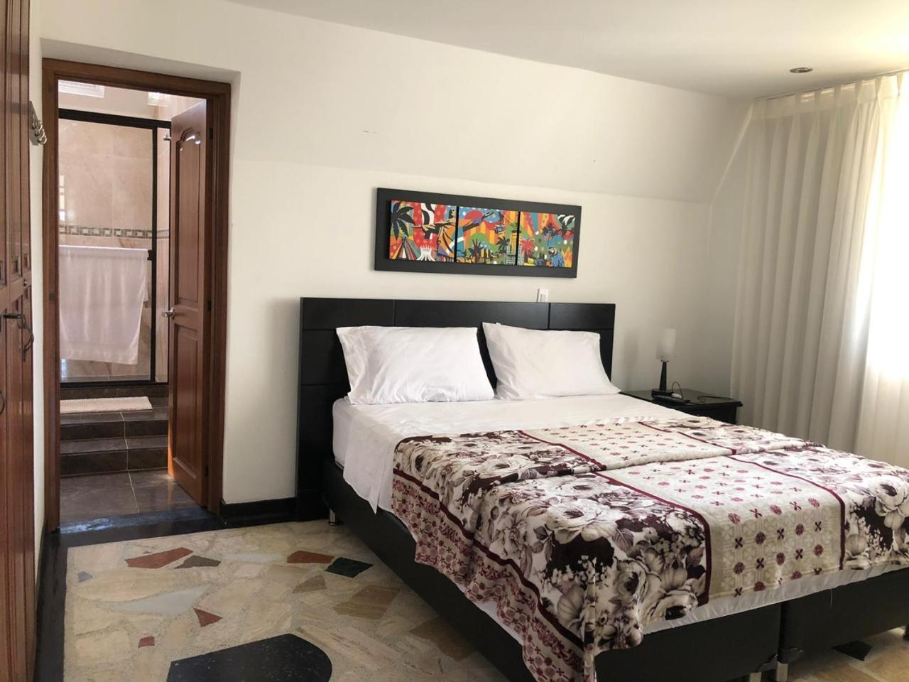 Hotel Plaza Cerritos